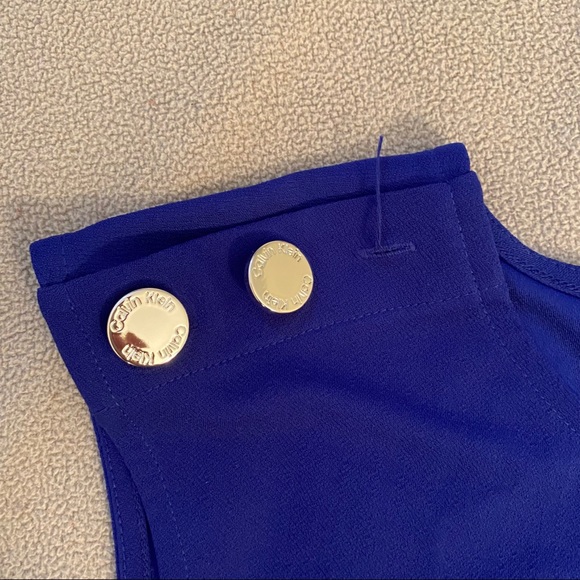 Calvin Klein blue sleeveless blouse with decorative shoulder buttons - Picture 3 of 7